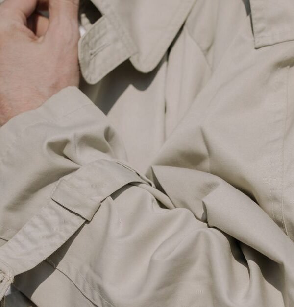 How to Style a Cropped Trench Coat for a Polished Everyday Outfit