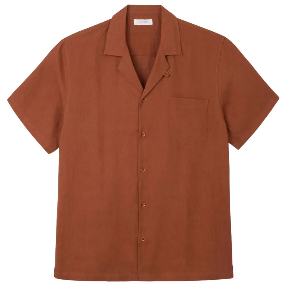Man on a boat wearing a relaxed short sleeve linen shirt