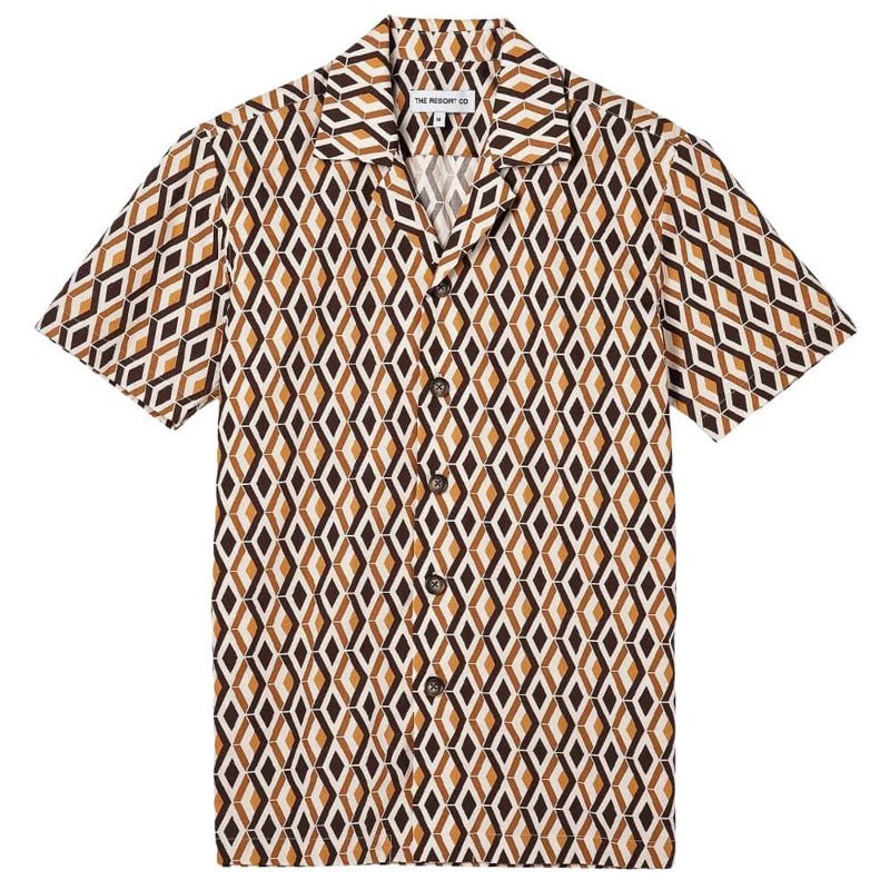 SIRPLUS linen short sleeve shirt hanging in a bright closet
